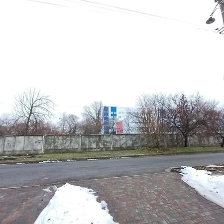 Дом С Удобствами, Возле 3 Городской Больницы Tjerkasy Exteriör bild