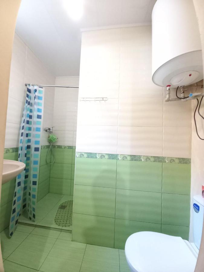 Дом С Удобствами, Возле 3 Городской Больницы Tjerkasy Exteriör bild